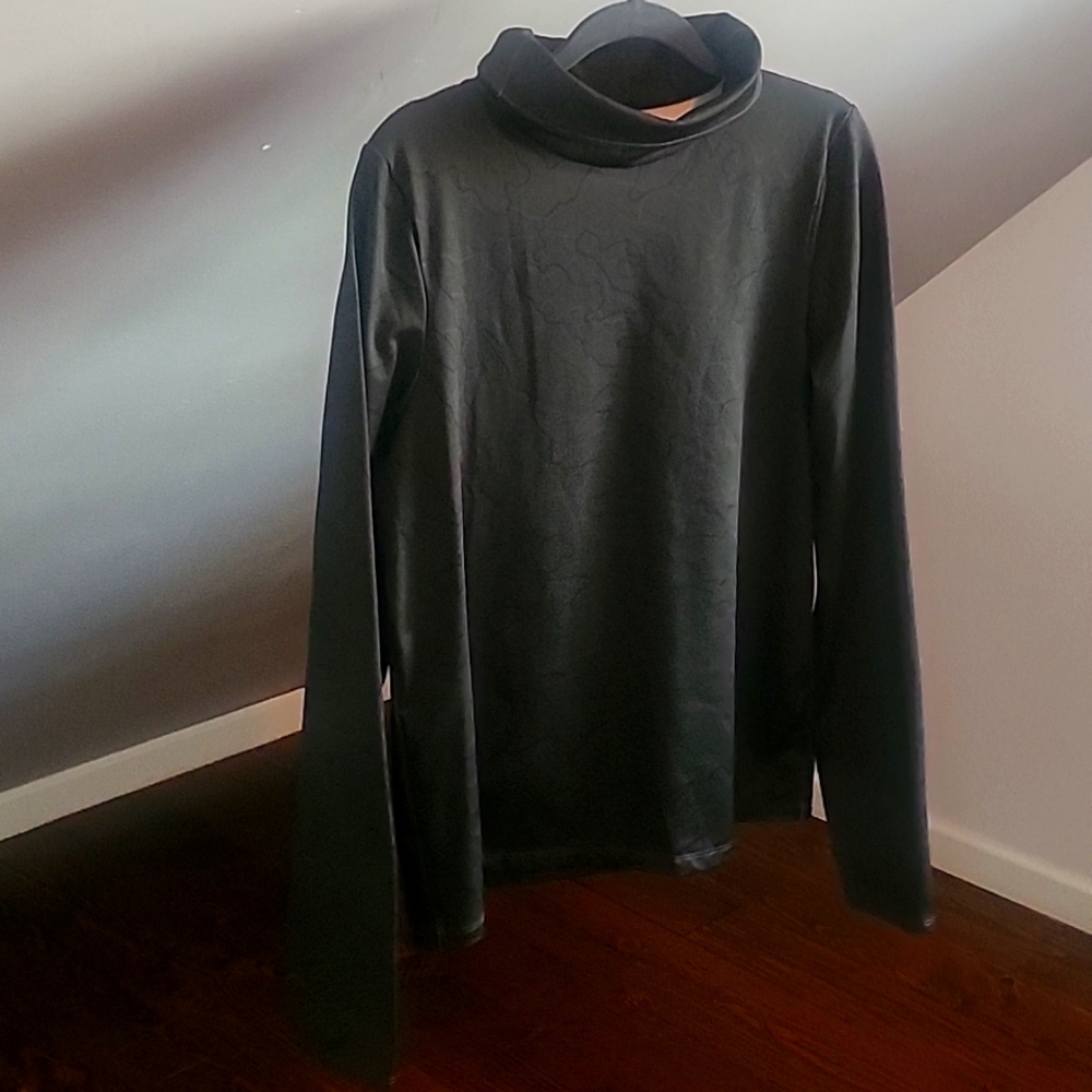 Hurley, insulated workout top.